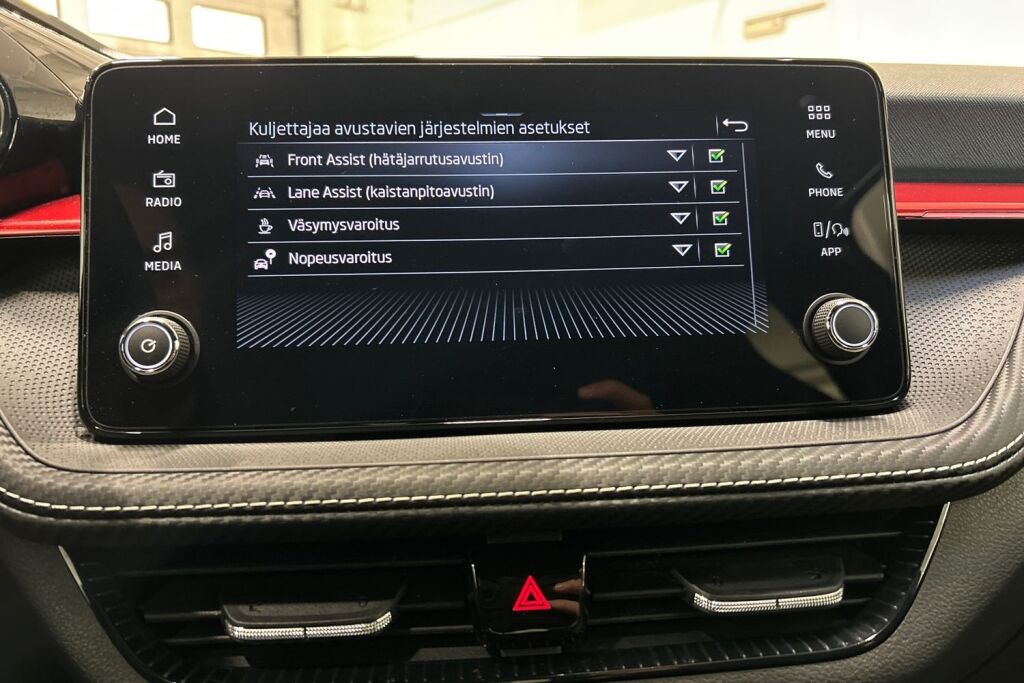Skoda Fabia 2025 1.0 TSI 116 Monte Carlo DSG Autom. Tehdastakuu 01/2030