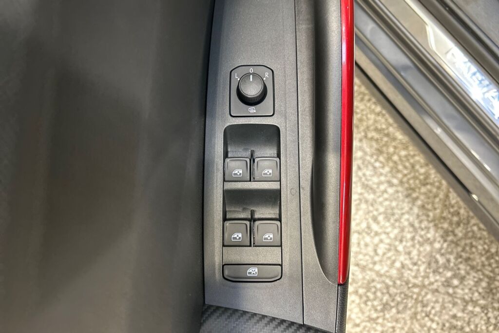 Skoda Fabia 2025 1.0 TSI 116 Monte Carlo DSG Autom. Tehdastakuu 01/2030