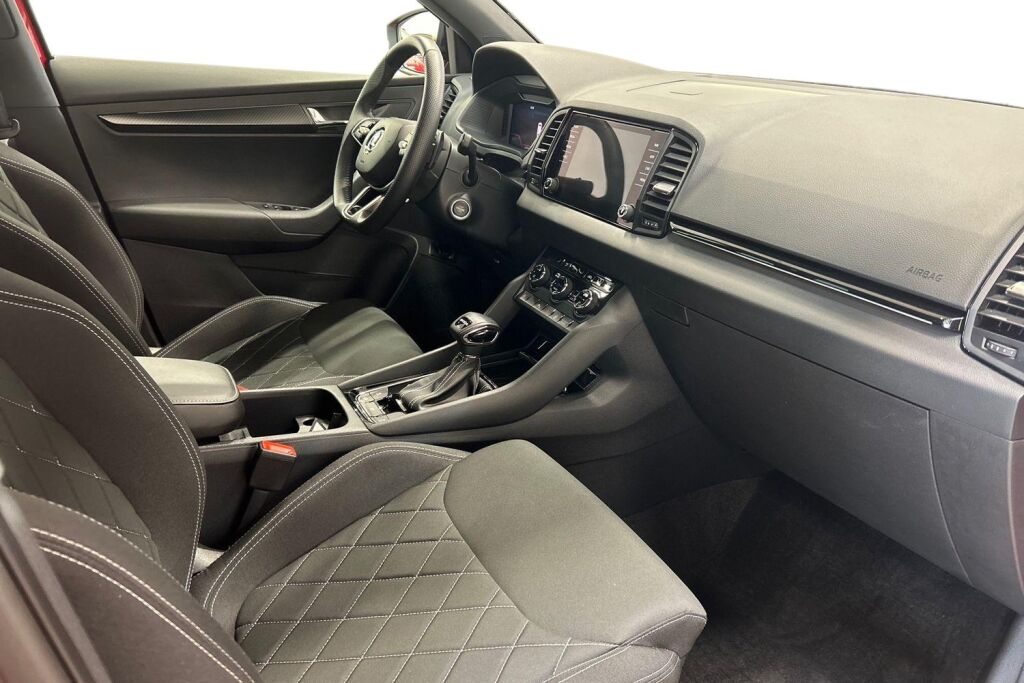 Skoda Karoq 2024 1.5 TSI SportLine DSG Autom. / Tehdastakuu voimassa 8/2029 tai 100tkm asti