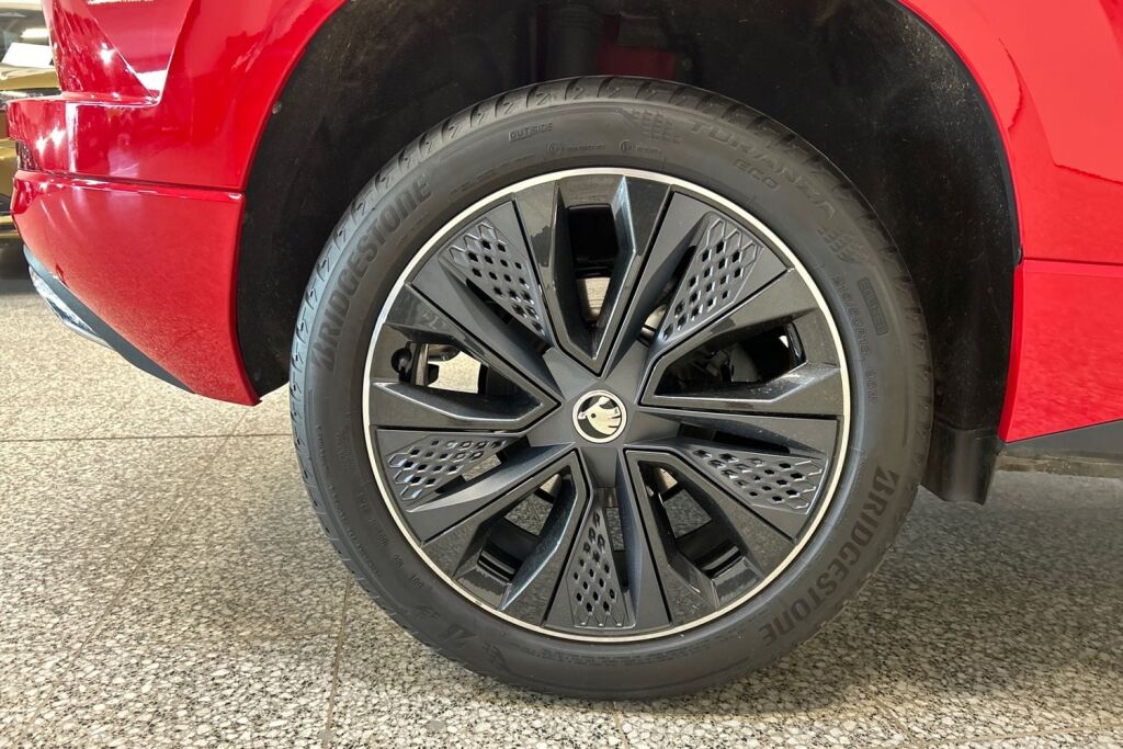 Skoda Karoq 2024 1.5 TSI SportLine DSG Autom. / Tehdastakuu voimassa 8/2029 tai 100tkm asti