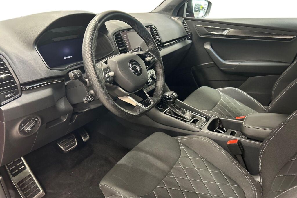 Skoda Karoq 2024 1.5 TSI SportLine DSG Autom. / Tehdastakuu voimassa 8/2029 tai 100tkm asti
