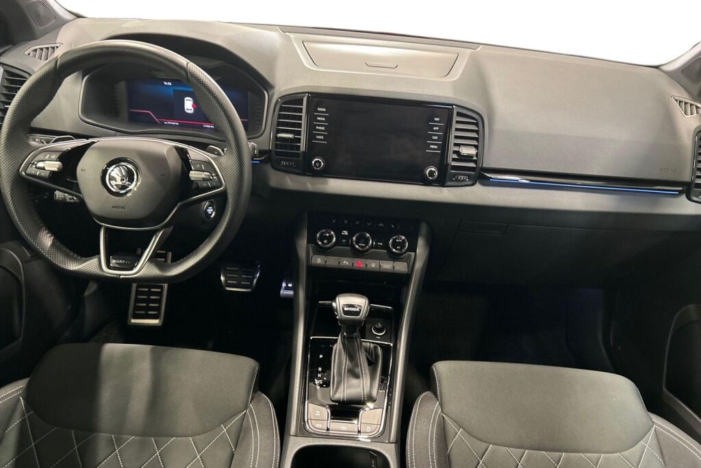 Skoda Karoq 2024 1.5 TSI SportLine DSG Autom. / Tehdastakuu voimassa 8/2029 tai 100tkm asti