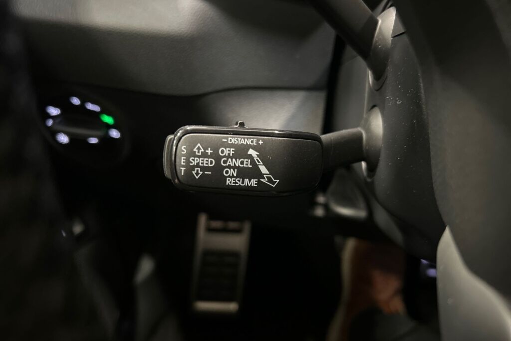 Skoda Karoq 2024 1.5 TSI SportLine DSG Autom. / Tehdastakuu voimassa 8/2029 tai 100tkm asti