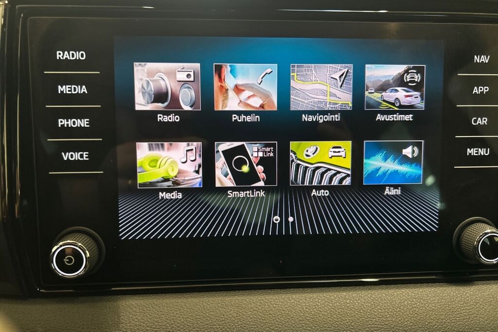 Skoda Karoq 2024 1.5 TSI SportLine DSG Autom. / Tehdastakuu voimassa 8/2029 tai 100tkm asti