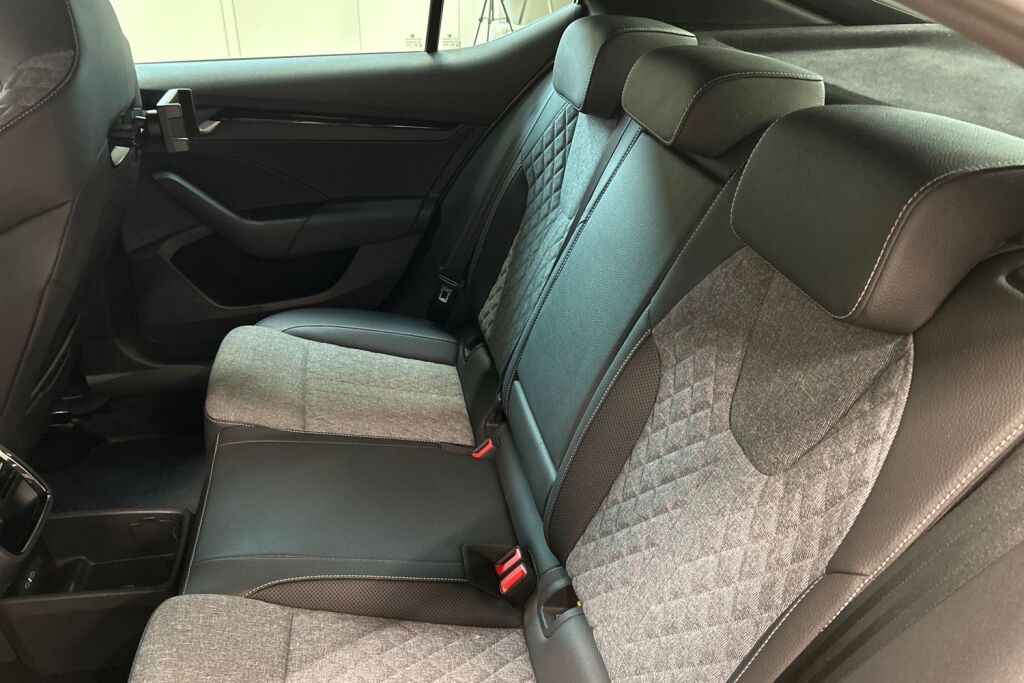 Skoda Octavia 2024 1.5 TSI 150 SportLine eTEC DSG Autom.