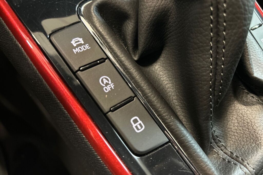Skoda Fabia 2025 1.0 TSI 110 Monte Carlo DSG Autom. / Tehdastakuu 6/2030 tai 100tkm