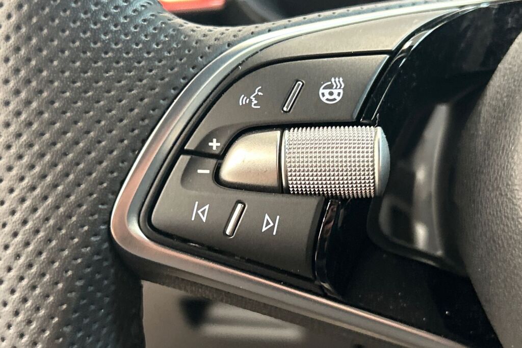 Skoda Fabia 2025 1.0 TSI 110 Monte Carlo DSG Autom. / Tehdastakuu 6/2030 tai 100tkm