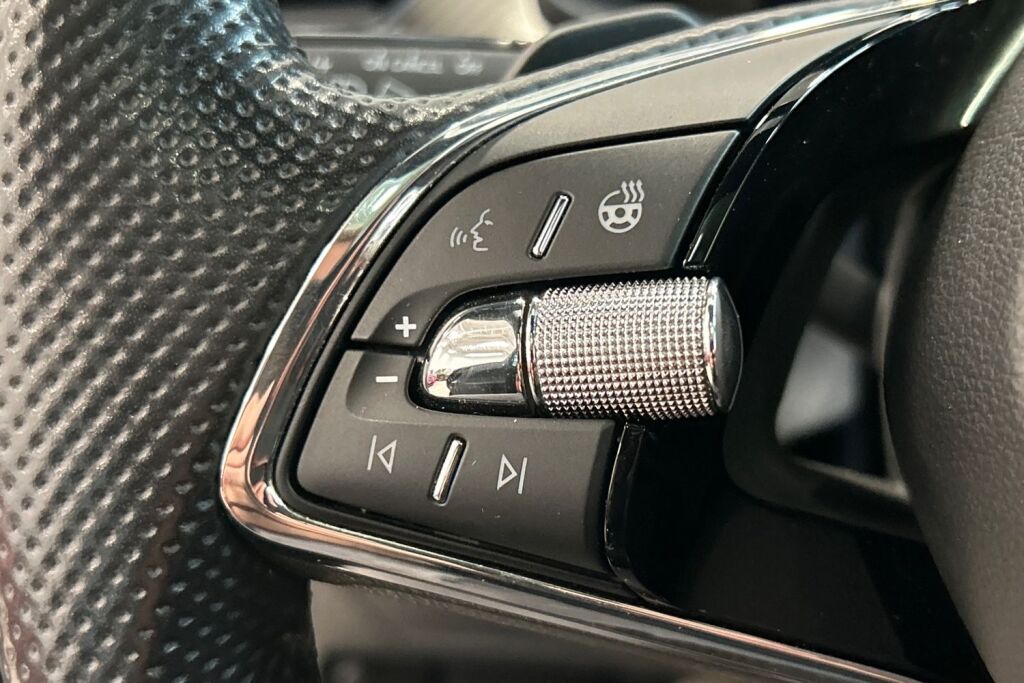 Skoda Kamiq 2023 1.5 TSI Monte Carlo DSG Autom. / Tehdastakuu 9/2028 tai 100tkm