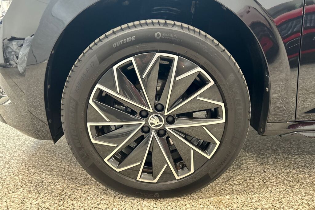 Skoda Kamiq 2023 1.5 TSI Monte Carlo DSG Autom. / Tehdastakuu 9/2028 tai 100tkm