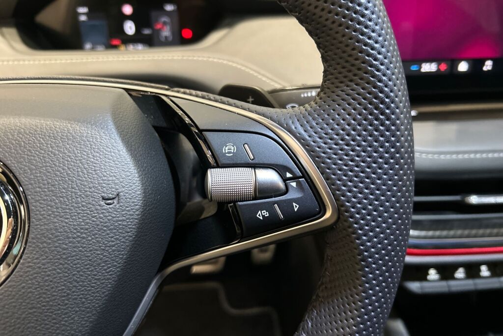 SKODA Enyaq iV 2025 85 SportLine Business