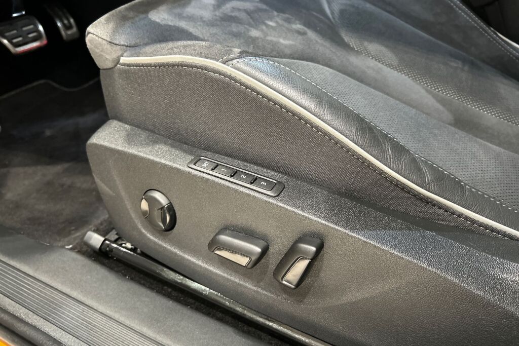 SKODA Enyaq iV 2025 85 SportLine Business