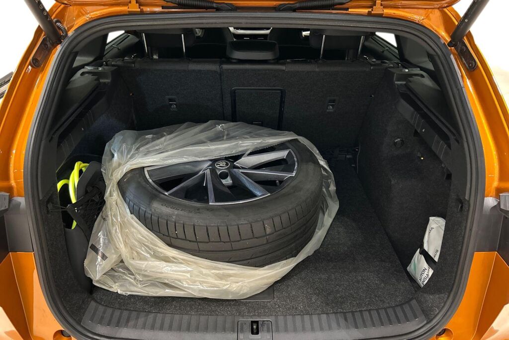 SKODA Enyaq iV 2025 85 SportLine Business