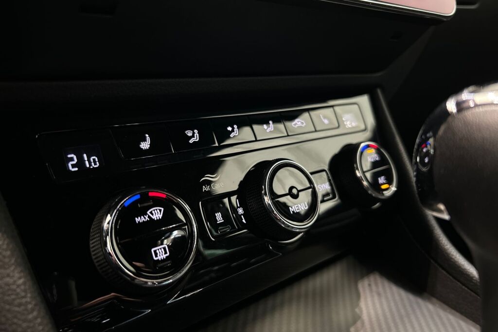 SKODA SUPERB 2022 Combi 1.4 TSI PHEV SportLine iV DSG Autom.