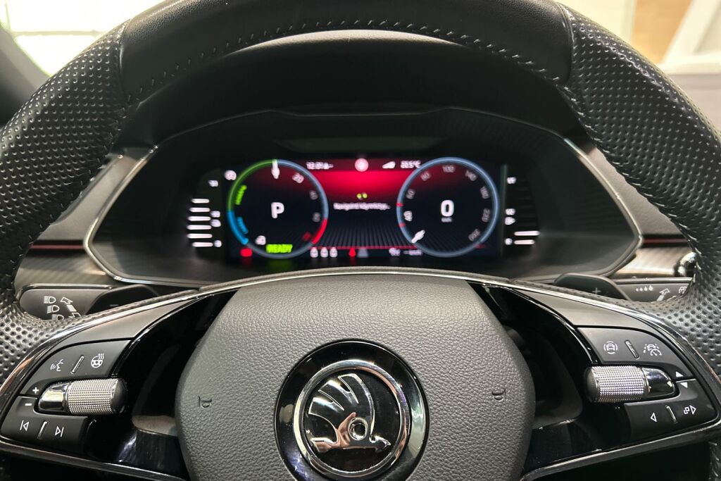 SKODA SUPERB 2022 Combi 1.4 TSI PHEV SportLine iV DSG Autom.