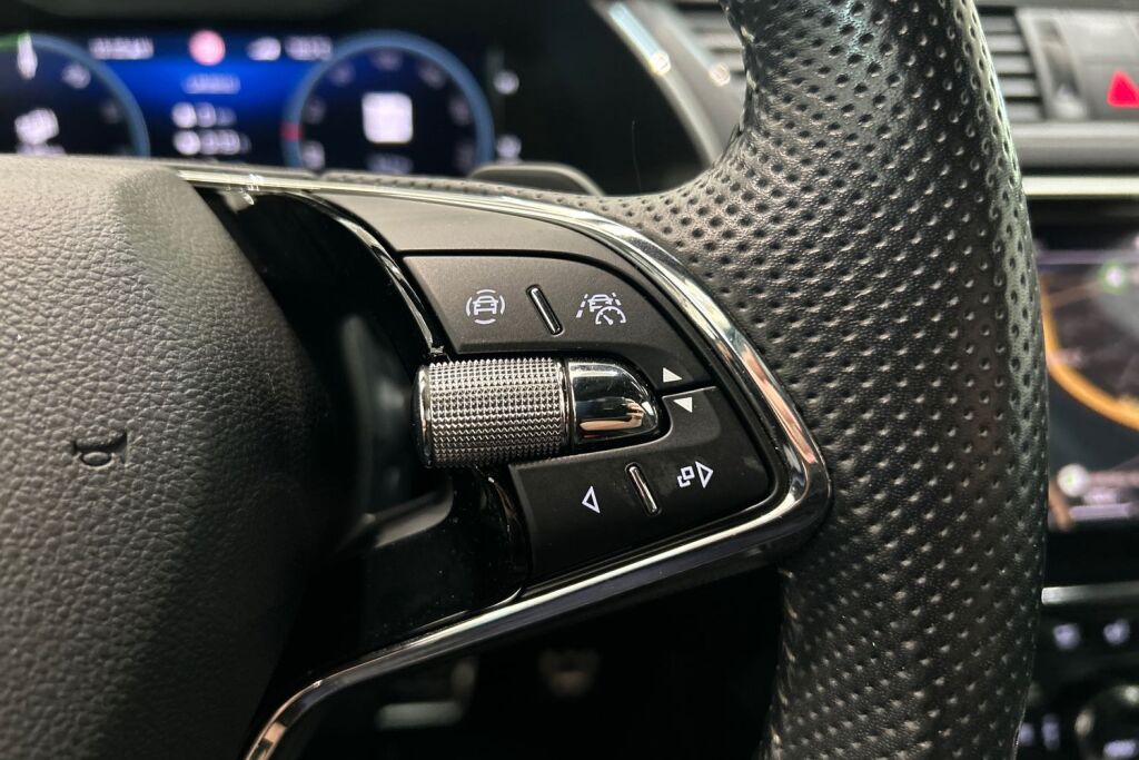 SKODA SUPERB 2022 Combi 1.4 TSI PHEV SportLine iV DSG Autom.