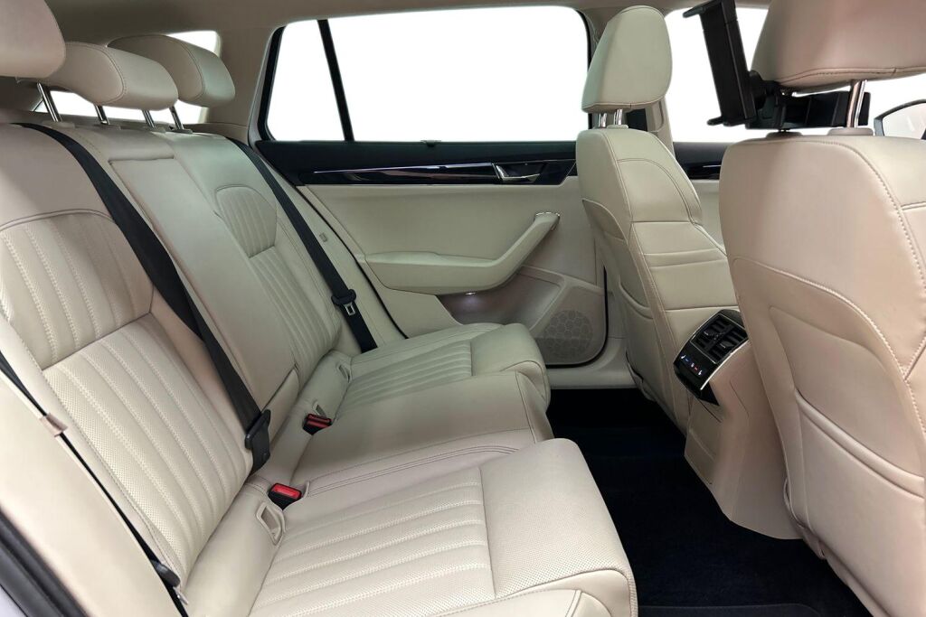 Skoda Superb 2023 Combi 1.4 TSI PHEV L&K iV BusinessLine DSG Autom.