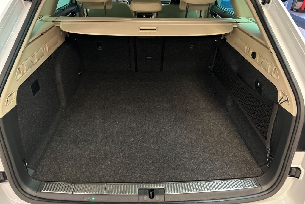 Skoda Superb 2023 Combi 1.4 TSI PHEV L&K iV BusinessLine DSG Autom.