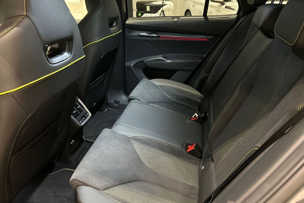 Skoda Enyaq 2025 85x 4x4 RS