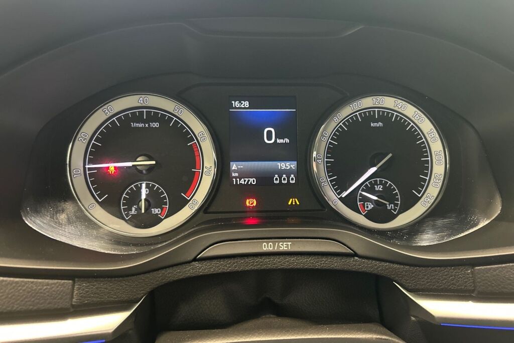 SKODA Karoq 2019 1,5 TSI Style