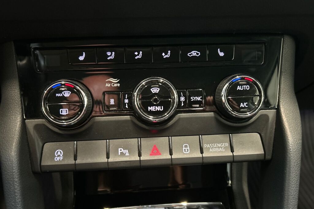 SKODA Karoq 2019 1,5 TSI Style
