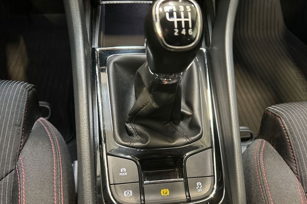 SKODA Karoq 2019 1,5 TSI Style