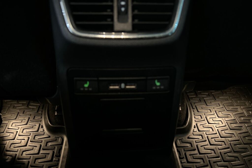 SKODA Octavia Combi A7 2020 SKODA Octavia Combi A7 Combi 1,5 TSI Style BusinessLine DSG Autom