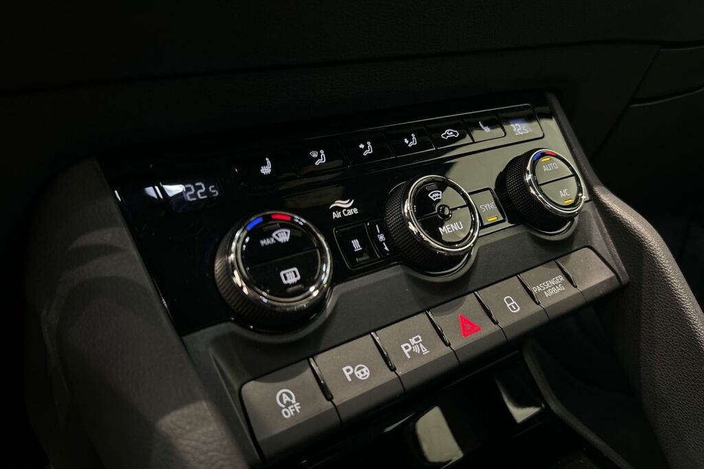 SKODA Karoq 2022 2.0 TSI 4x4 SportLine DSG Autom.