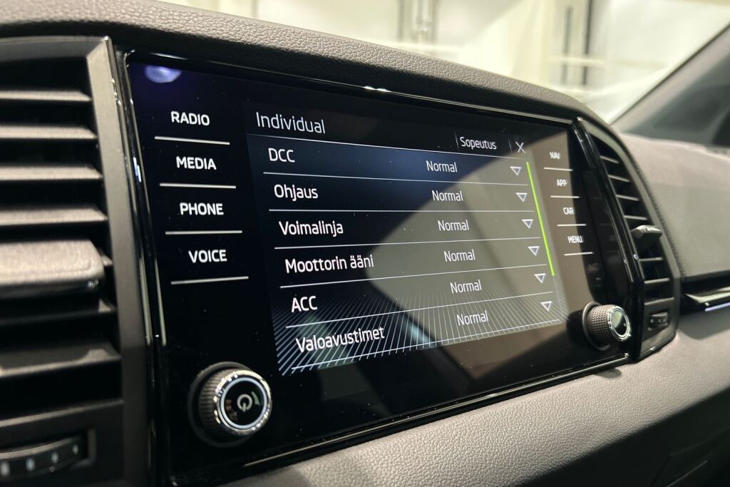 SKODA Karoq 2022 2.0 TSI 4x4 SportLine DSG Autom.