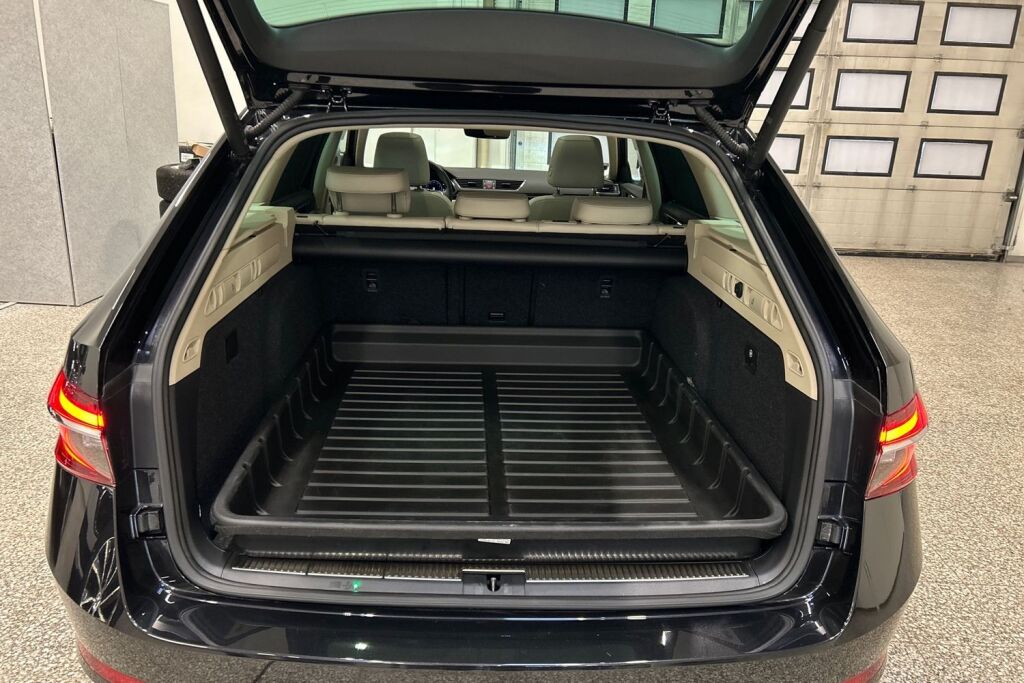Skoda Superb 2024 Combi 1.4 TSI PHEV L&K iV BusinessLine DSG Autom.