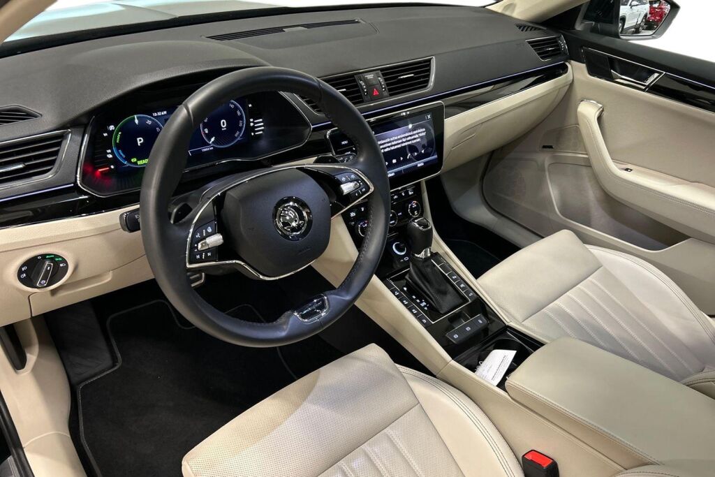 Skoda Superb 2024 Combi 1.4 TSI PHEV L&K iV BusinessLine DSG Autom.
