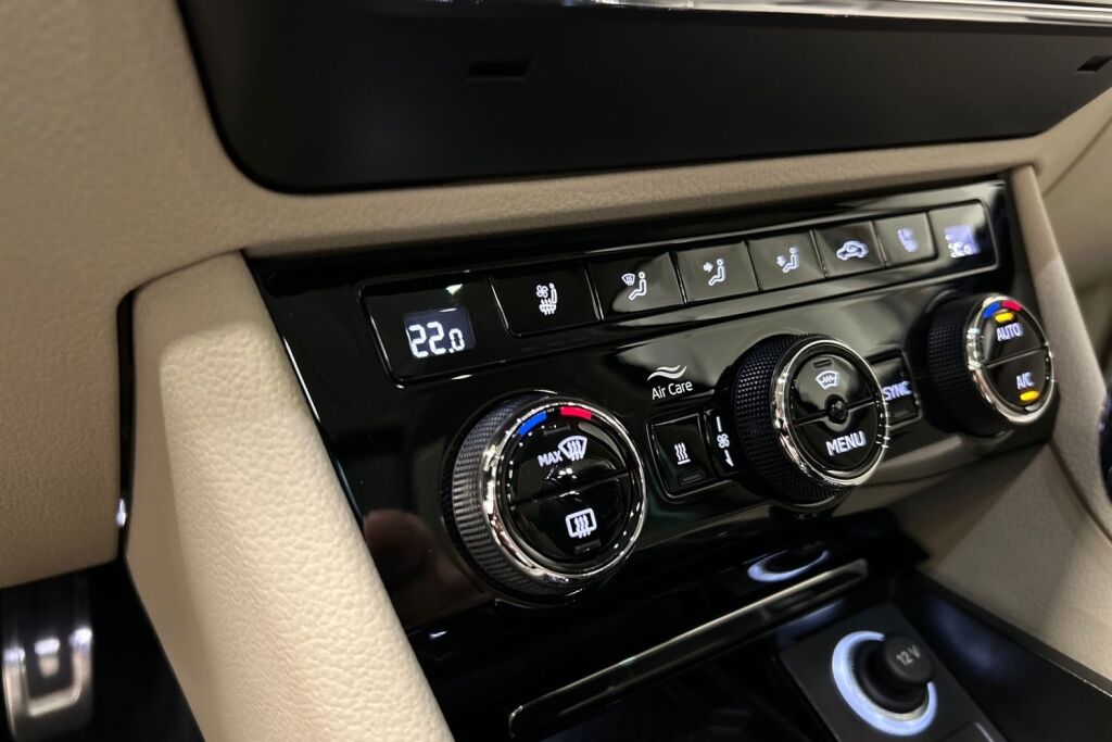 Skoda Superb 2024 Combi 1.4 TSI PHEV L&K iV BusinessLine DSG Autom.