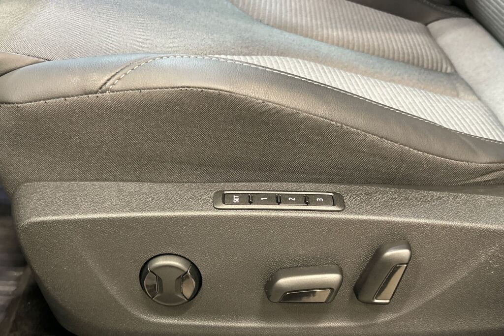 SKODA Enyaq 2024 85x 4x4 BusinessLine