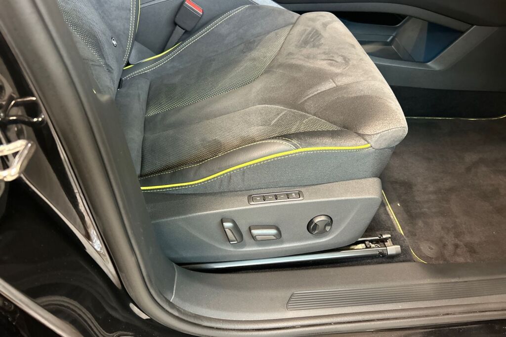 Skoda Enyaq 2023 Coupe 80x 4x4 RS iV