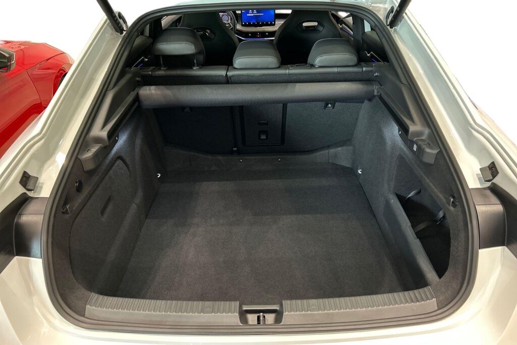 Skoda Superb 2025 2.0 TSI 204 SportLine DSG Autom. Tehdastakuu 1/2030 tai 100tkm