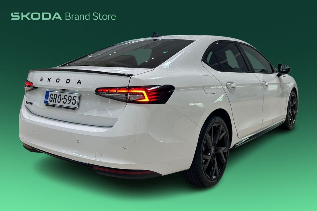 Skoda Superb 2025 2.0 TSI 204 SportLine DSG Autom. Tehdastakuu 1/2030 tai 100tkm