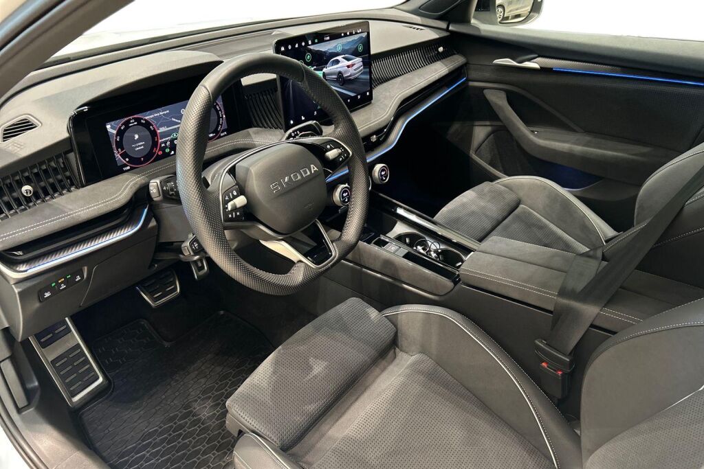 Skoda Superb 2025 2.0 TSI 204 SportLine DSG Autom. Tehdastakuu 1/2030 tai 100tkm