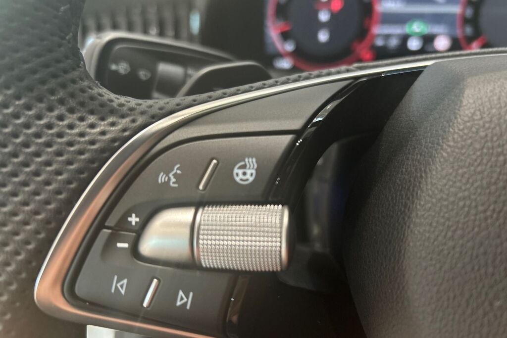 Skoda Superb 2025 2.0 TSI 204 SportLine DSG Autom. Tehdastakuu 1/2030 tai 100tkm