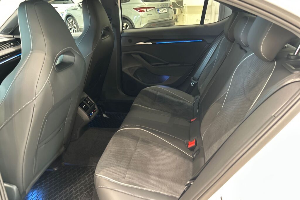 Skoda Superb 2025 2.0 TSI 204 SportLine DSG Autom. Tehdastakuu 1/2030 tai 100tkm