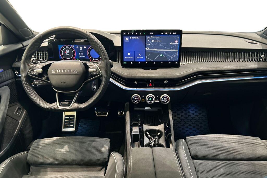 Skoda Superb 2025 2.0 TSI 204 SportLine DSG Autom. Tehdastakuu 1/2030 tai 100tkm