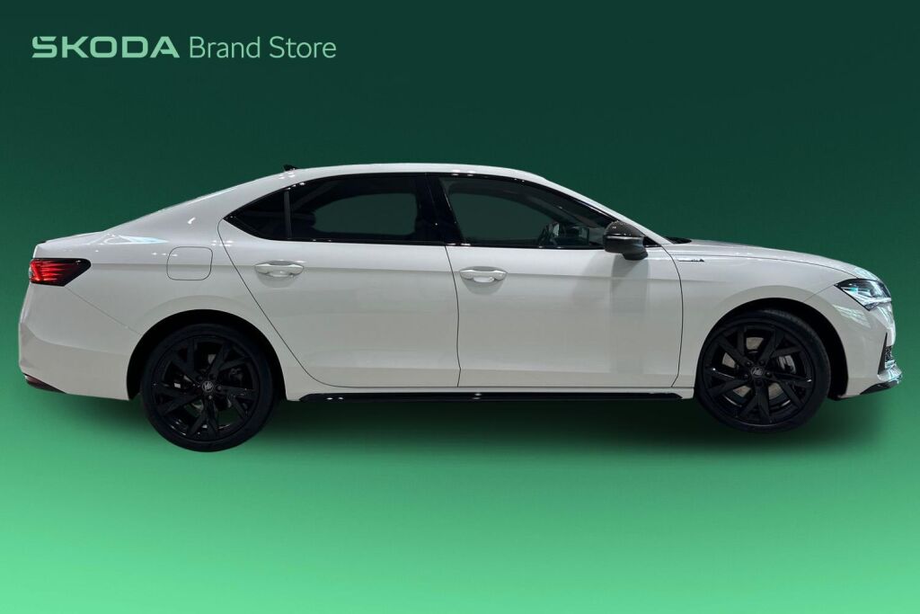 Skoda Superb 2025 2.0 TSI 204 SportLine DSG Autom. Tehdastakuu 1/2030 tai 100tkm