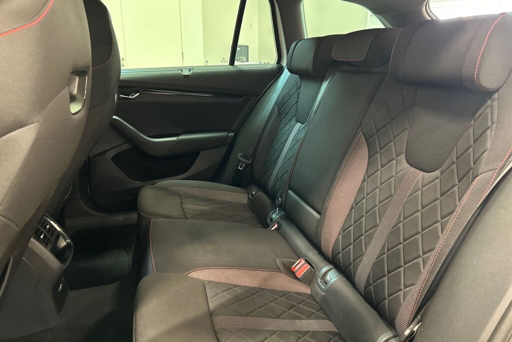 SKODA OCTAVIA 2022 Combi 1.4 TSI PHEV RS iV DSG Autom.