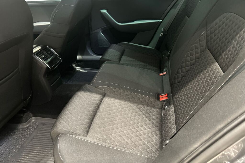 Skoda Superb 2023 Combi 1.4 TSI PHEV Ambition iV BusinessLine DSG Autom.