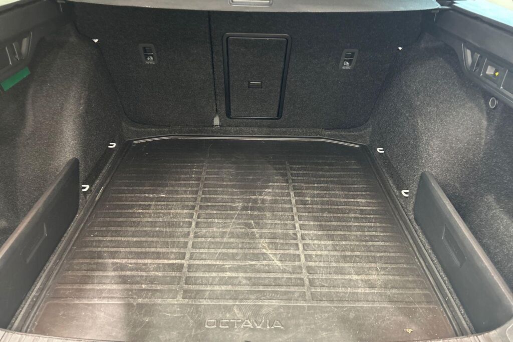 Skoda Octavia 2024 Combi 1.5 TSI 116 Selection eTEC DSG Autom.