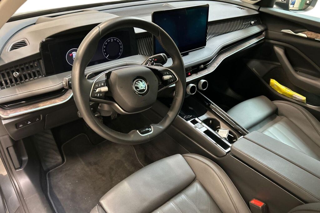 SKODA Superb Combi B9 2024 Combi 2.0 TDI 193 4x4 L&K DSG Autom.