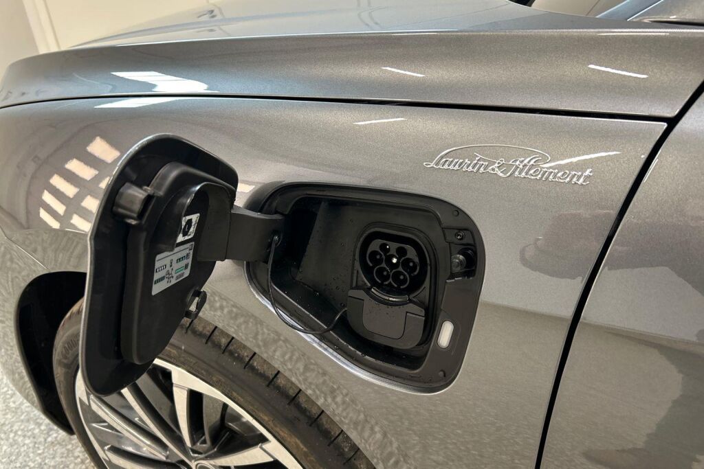 Skoda Superb 2025 Combi 1.5 TSI PHEV L&K Explore DSG Autom.