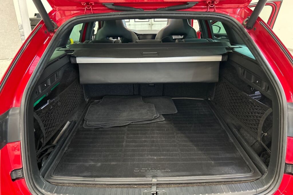 Skoda Octavia 2020 Combi 1,4 TSI PHEV RS iV DSG Autom 245 hv