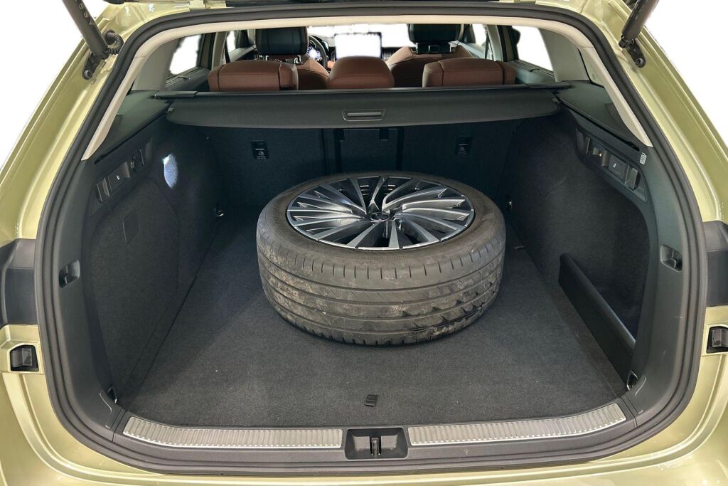 Skoda Superb 2024 Combi 1.5 TSI PHEV L&K DSG Autom.