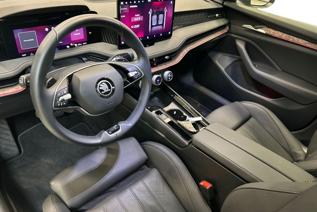 SKODA Superb Combi B9 2024 Combi 1.5 TSI PHEV L&K DSG Autom.