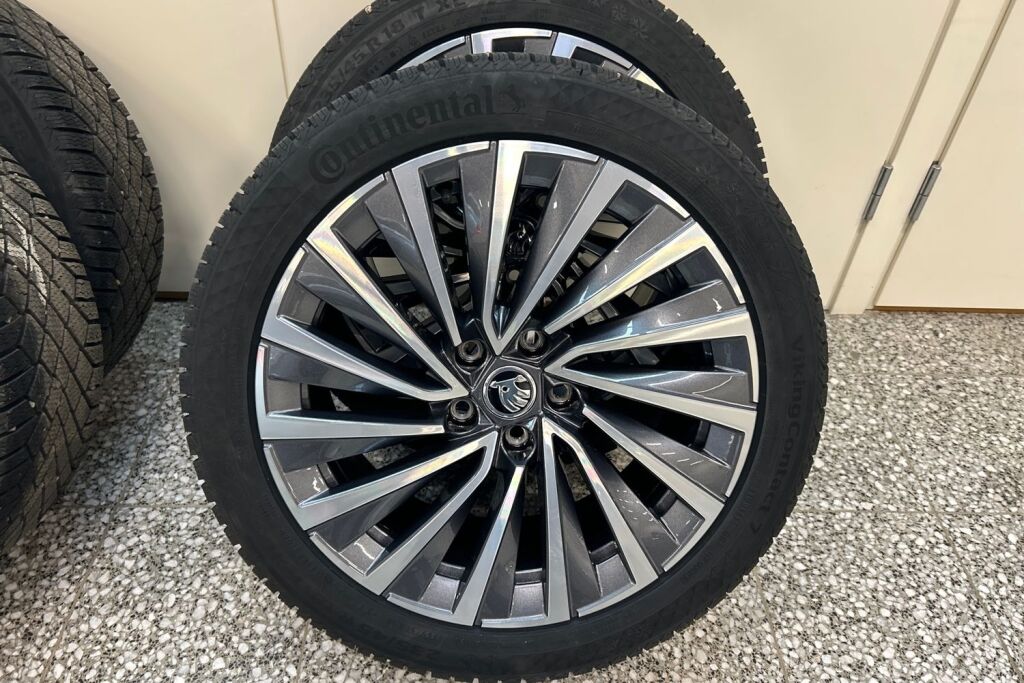 SKODA Superb Combi B9 2024 Combi 1.5 TSI PHEV L&K DSG Autom.