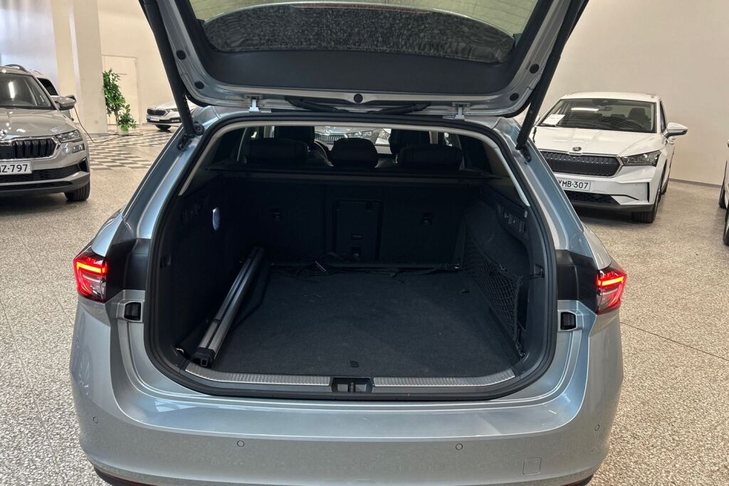 SKODA Superb Combi B9 2024 Combi 1.5 TSI PHEV L&K DSG Autom.